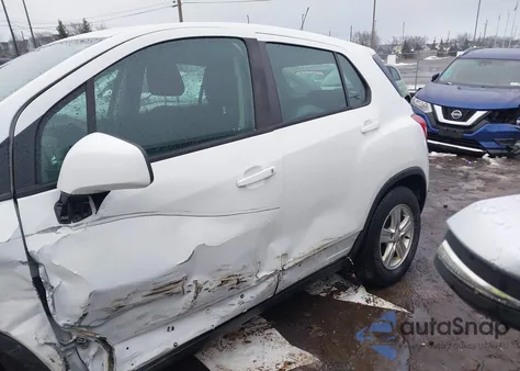 2018 Chevrolet Trax Ls z USA, uszkodzony, nr VIN KL7CJNSB1JB576897